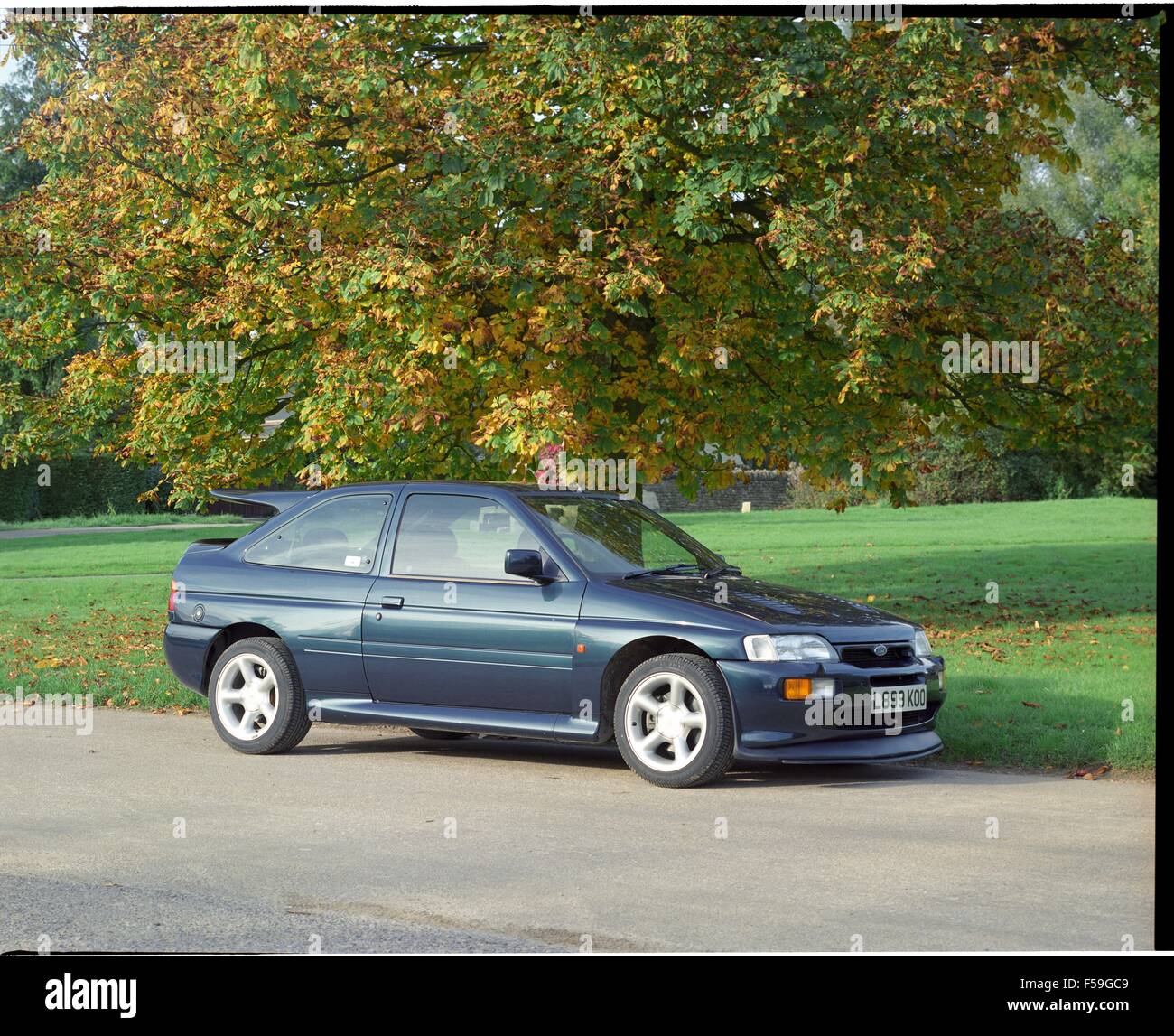 Ford Escort RS Cosworth Straße Auto in Blau - 1993 Modell Jahr Standard Auto - ländliche Kulisse Stockfoto