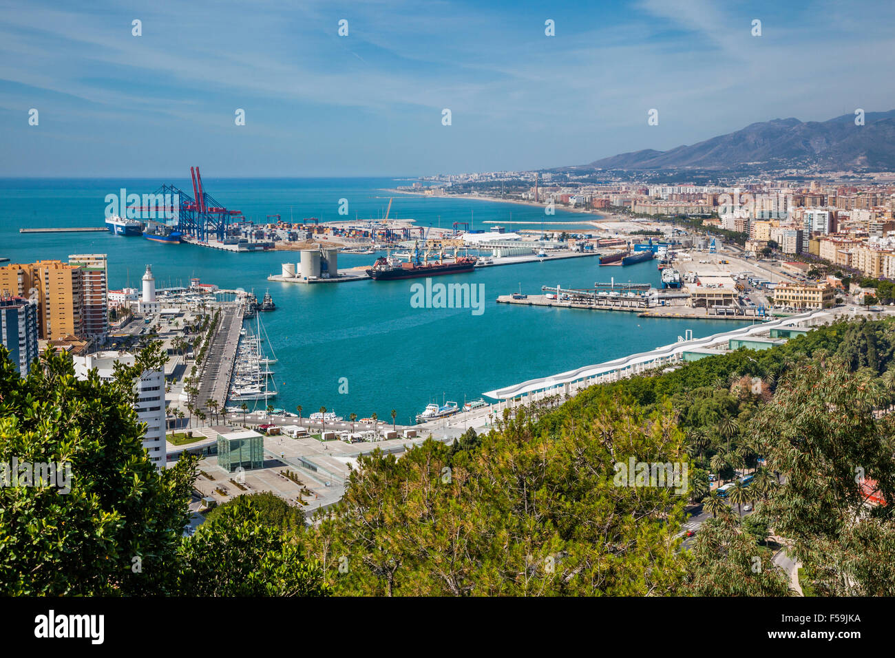 Spanien, Andalusien, Provinz Malaga, Blick auf den Hafen von Malaga Stockfoto