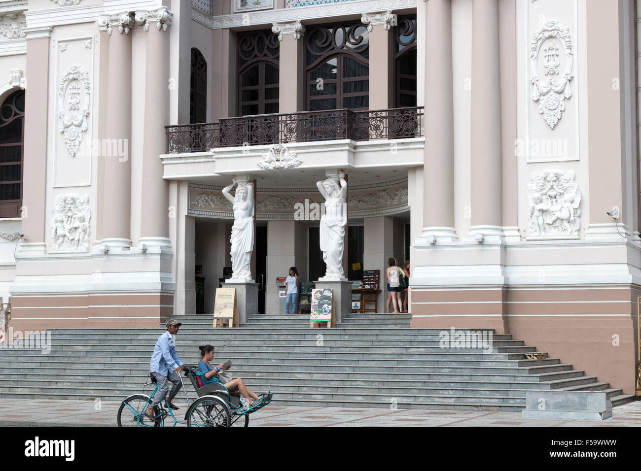 Stadttheater von Ho-Chi-Minh-Stadt, auch bekannt als Saigon Opera House, wurde durch die Franzosen im Jahre 1897 gebaut. Vietnam. Stockfoto