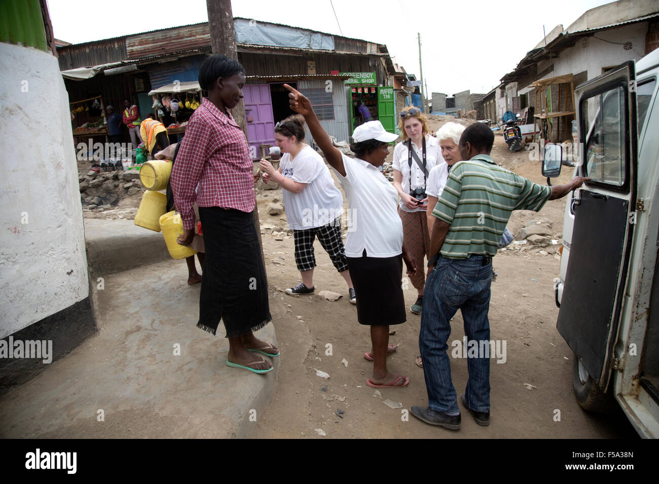 Touristen besuchen Pd9 Shanty Town Naivasha Kenia Stockfoto