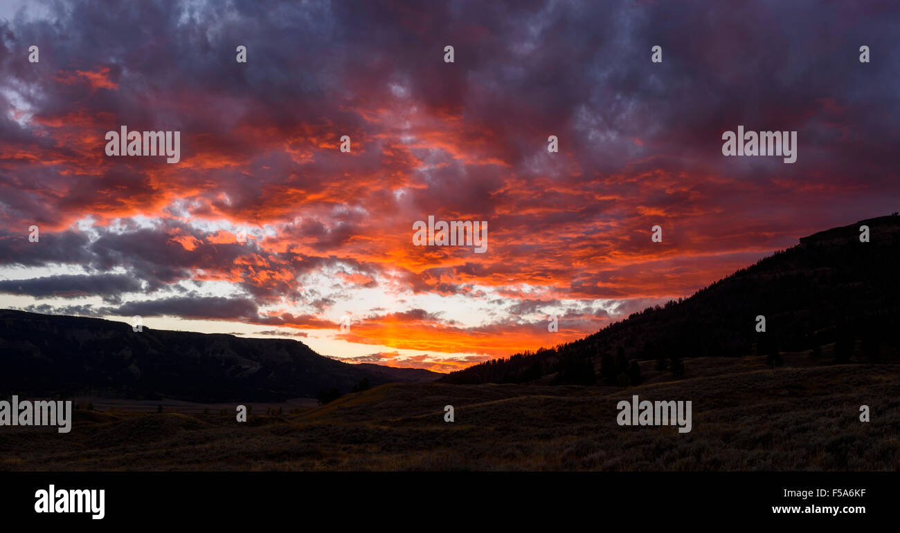 Sonnenuntergang über das Lamar Valley, Yellowstone-Nationalpark, Wyoming, USA Stockfoto
