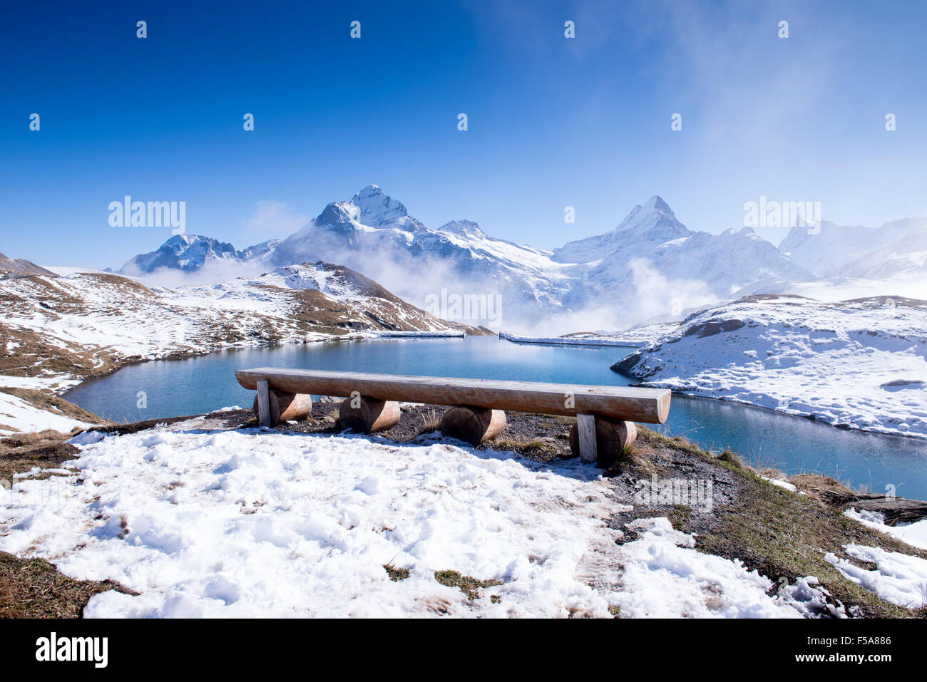 Bachalpsee und den schneebedeckten Gipfeln der Jungfrau Region Grindelwald Schweiz Stockfoto