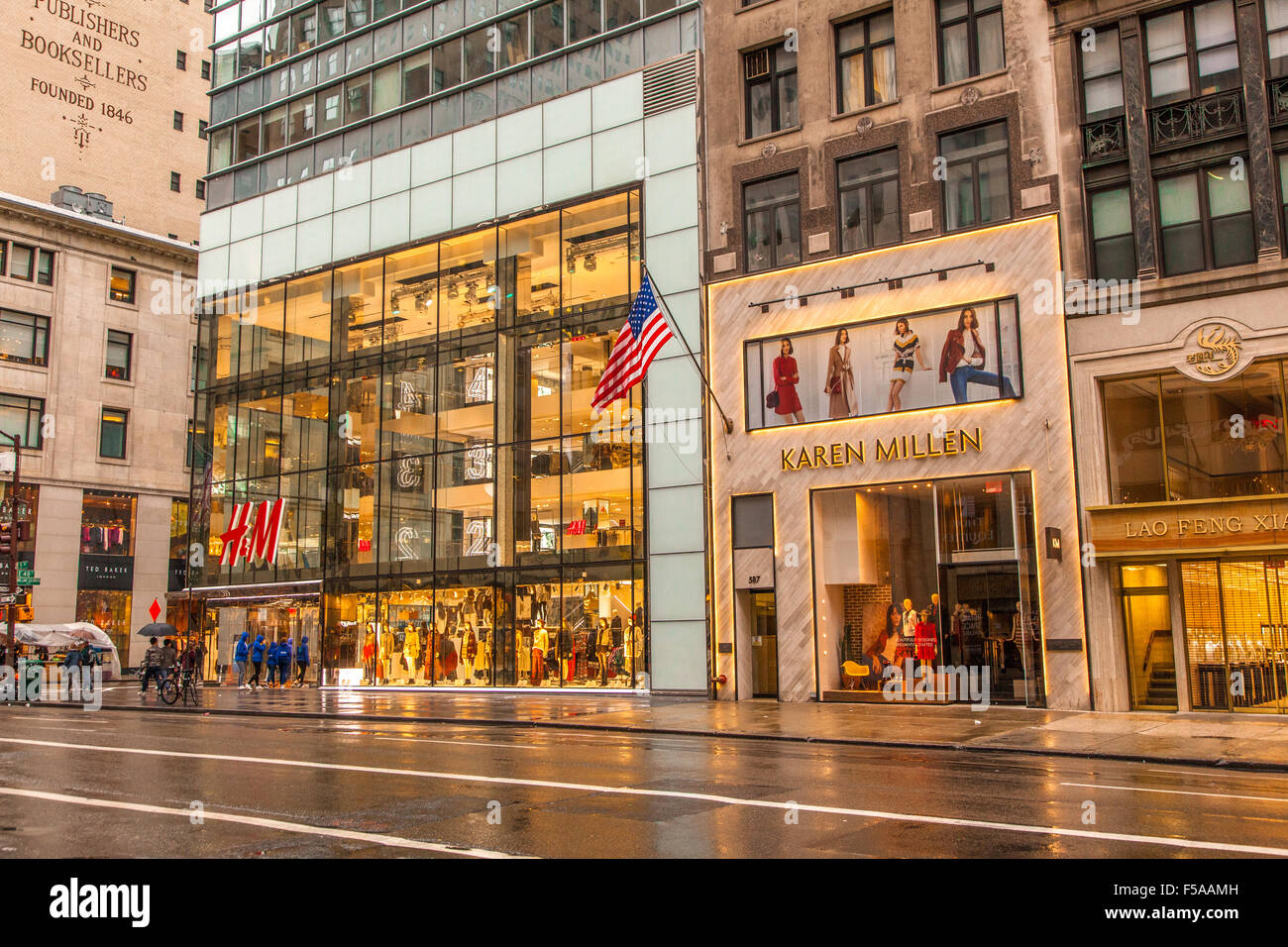 H & M Shop, 5th Avenue New York City, Vereinigte Staaten von Amerika. Stockfoto