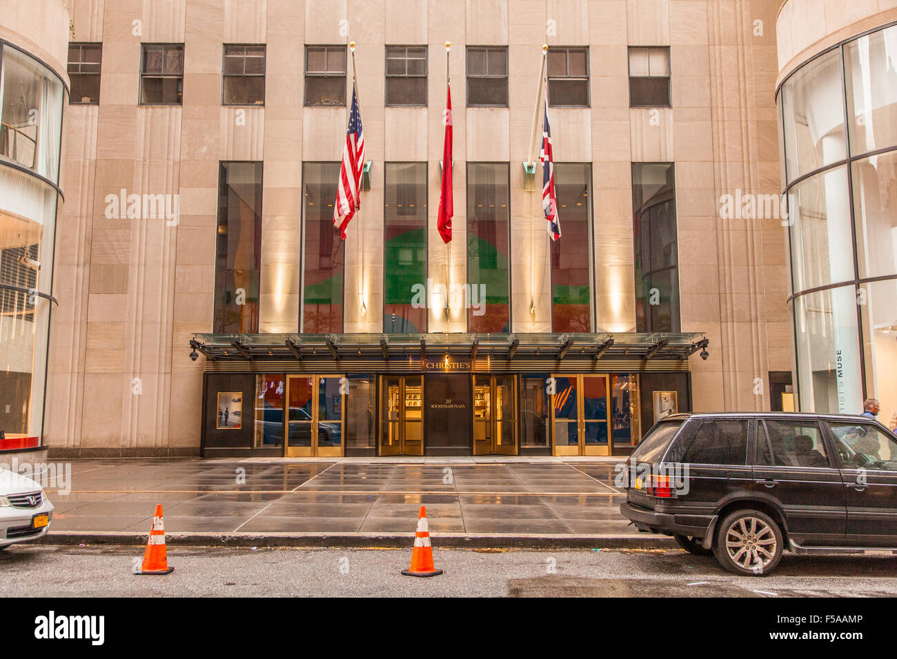 Christies Auktion Haus, Rockefeller Plaza in New York City, Vereinigte  Staaten von Amerika Stockfotografie - Alamy