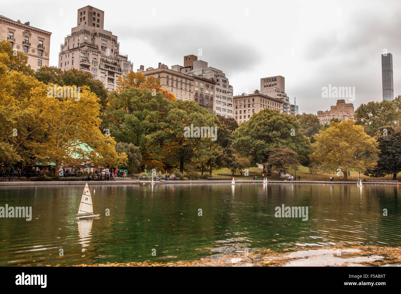 Konservatorium Wasser Modell Boot Teich, Central Park, Manhattan, New York City, Vereinigte Staaten von Amerika. Stockfoto