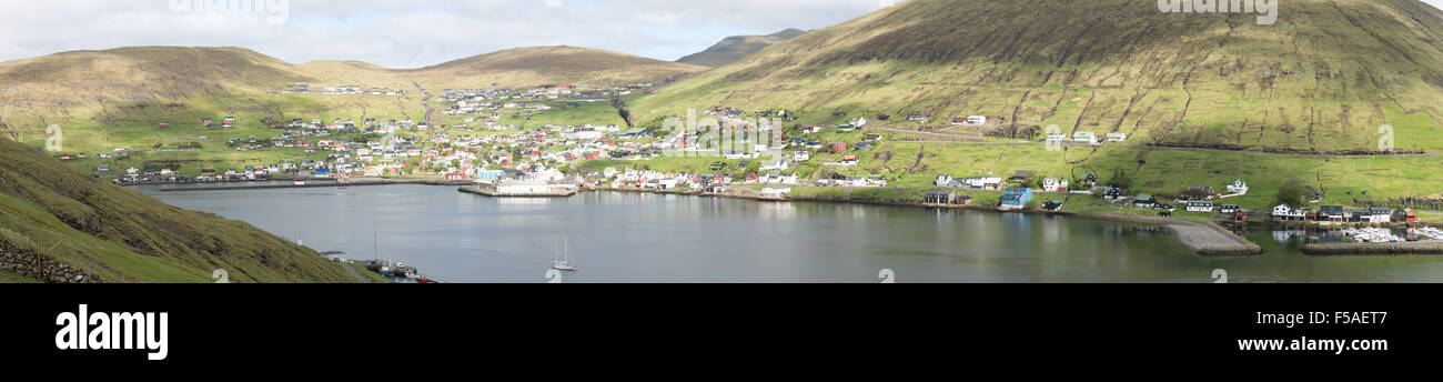 Panorama-Landschaft auf den Färöer Inseln mit Vestmanna Stockfoto