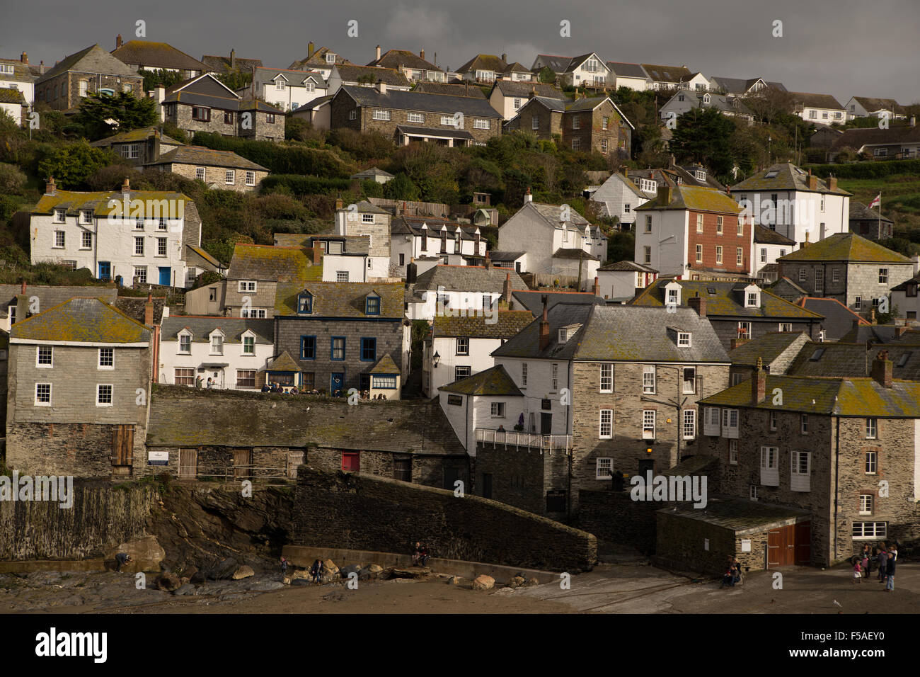 Dächer und weiß getünchten Wänden in Port Isaac, Cornwall. Stockfoto