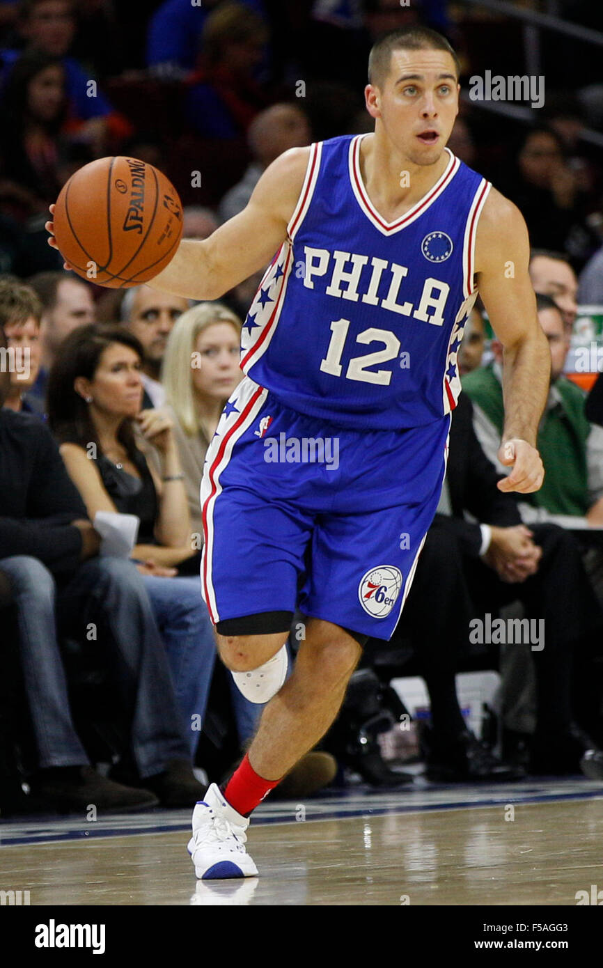 30. Oktober 2015: Philadelphia 76ers guard t.j. McConnell (12) in Aktion während der NBA-Spiel zwischen den Utah Jazz und die Philadelphia 76ers im Wells Fargo Center in Philadelphia, Pennsylvania. Die Utah Jazz gewann 99-71. Christopher Szagola/CSM Stockfoto