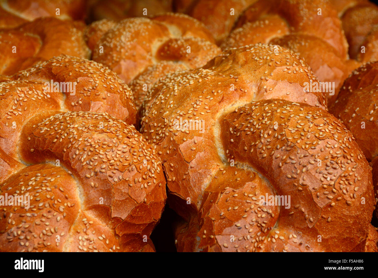 Chala Sesambrötchen hautnah Stockfoto