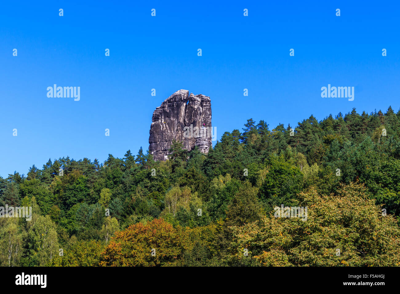 Panorama mit typischen Rock Zinnen an Bastei in Rathen, Sächsische Schweiz Stockfoto