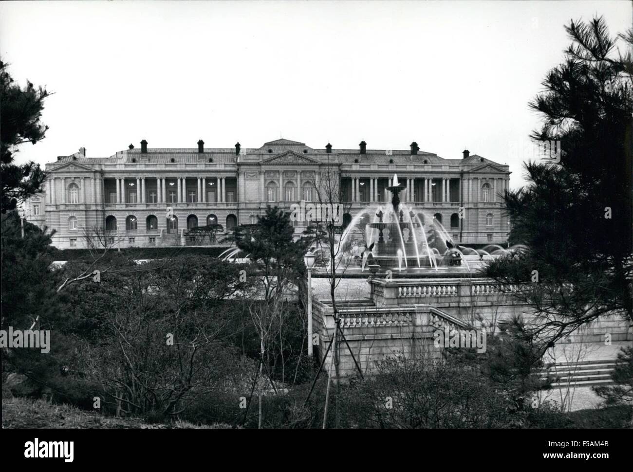 April 3,1974 - Tokios "Schloss Versailles'' vorbereitet Pompidou April Besuch.: die freistehende Palast in Akasaka, Tokio die ehemalige Residenz des Kaisers Taisho von Japan (1912-1928), die gerade umgebaut wurde, nach fünf Jahren Arbeit kostet £ 15 Millionen als ein offizielles Gästehaus für Staatsbesuchen dienen stand bereit, seinen ersten Würdenträger Präsidenten Pompidou im April erhalten, aber aufgrund des Gesundheitszustandes seines Besuchs in Japan wurde abgesagt. Es sei denn, ein anderes Staatsoberhaupt Japan während 1974 besucht, ist es wahrscheinlich der erste Gast, den Palast besetzen Queen Elizabeth 11 1975 sein wird. Die bu Stockfoto