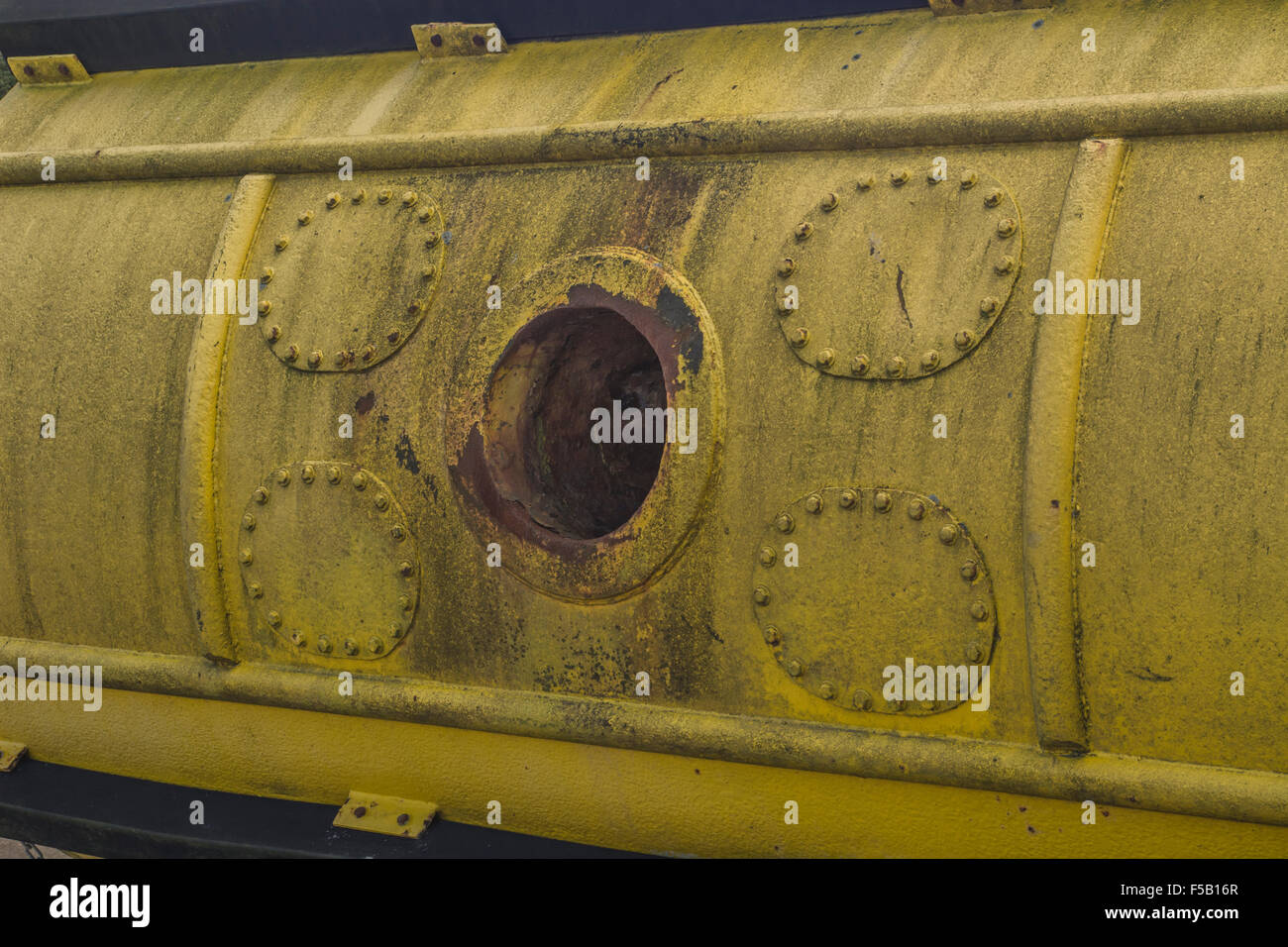 Industrielle Druck Behälter liegend aufgegeben/verwendete Maschinen und Anlage. Stockfoto