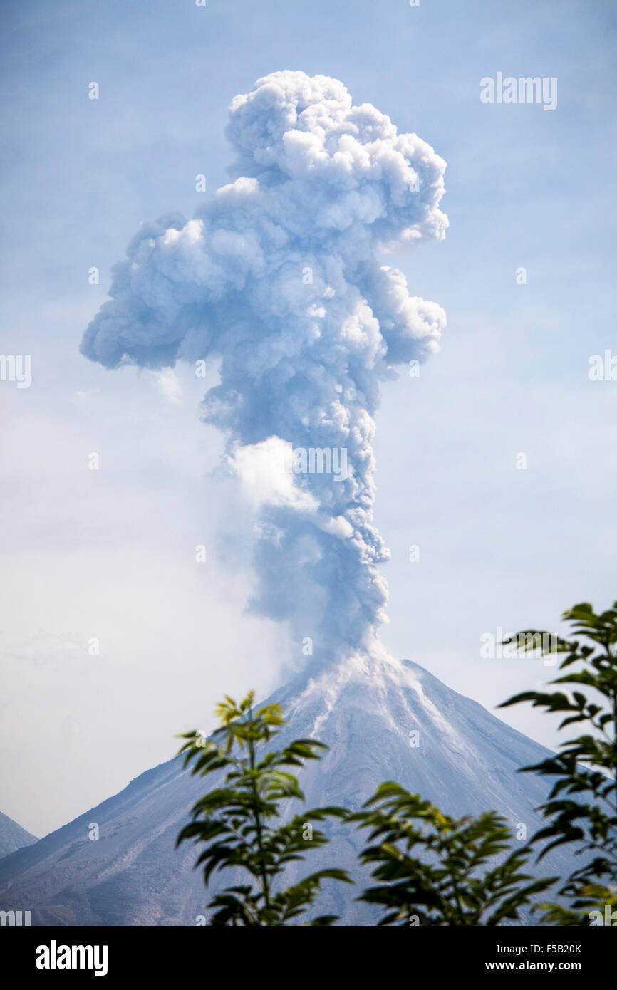 Ausbruch des Volcan de Fuego in Colima, Mexiko. Stockfoto