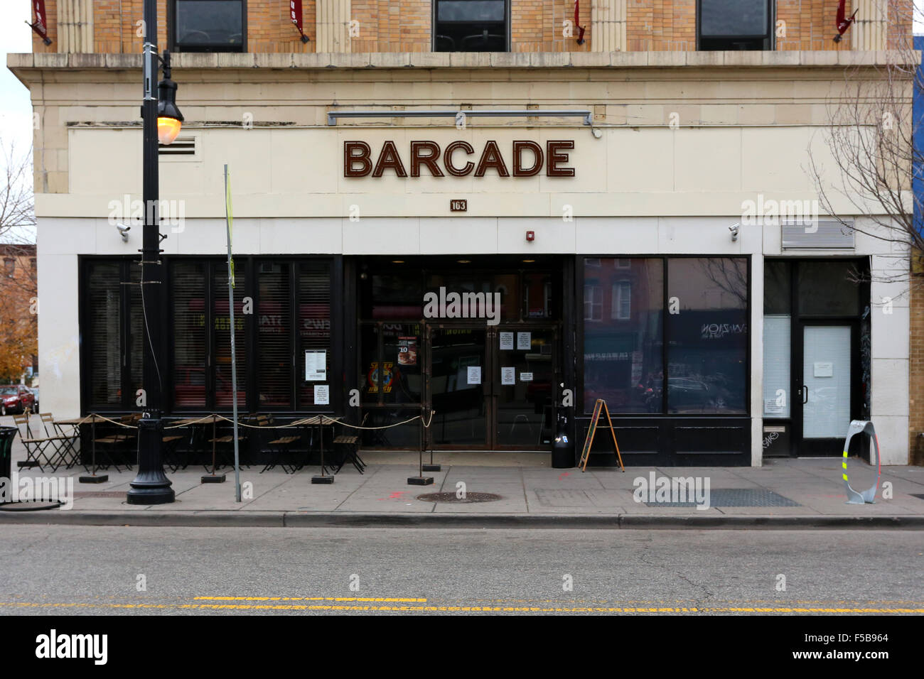 Barcade Jersey City, 163 Ave Newark, Jersey City, NJ. aussen Storefront von einer Bar mit arcade spiele Stockfoto