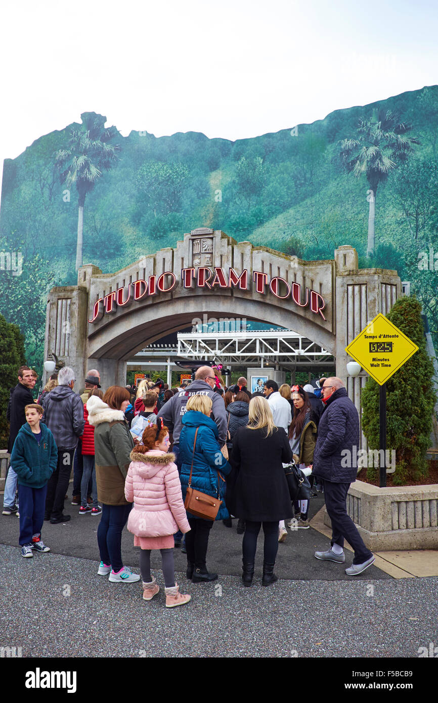 Warteschlangen für die Studio Tram Tour Walt Disney Studios Disneyland Paris Marne-la-Vallée Chessy France Stockfoto