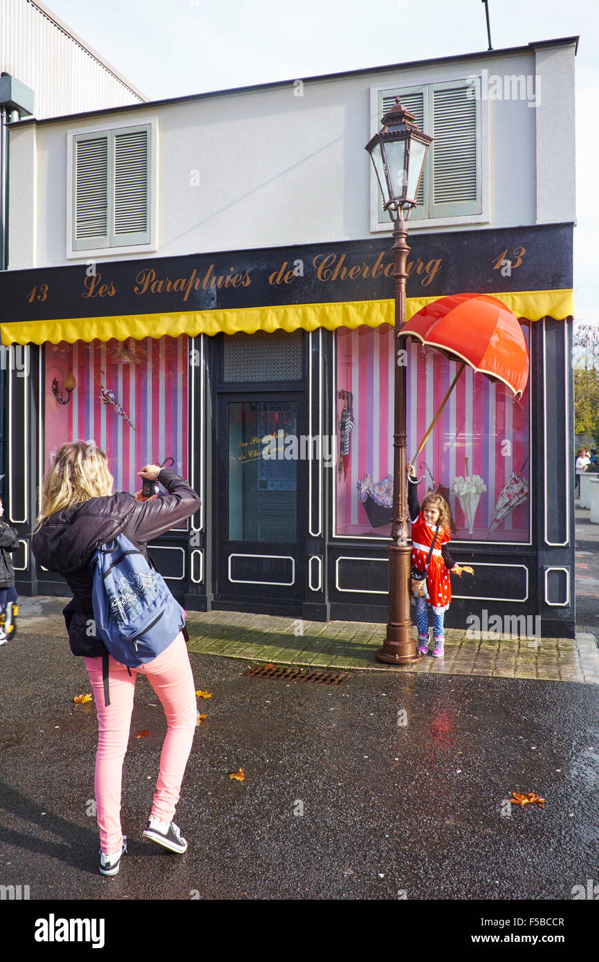 Replik des Shops von 1964 Film Regenschirme von Cherbourg Walt Disney Studios Disneyland Paris Marne-la-Vallée Chessy Frankreich Stockfoto