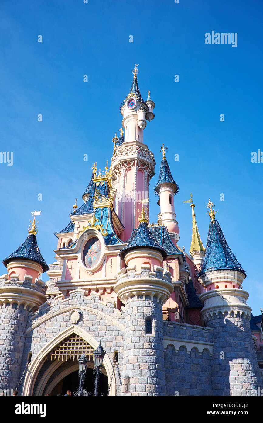 Sleeping Beauty Castle im Fantasyland Disneyland Paris Marne-la-Vallée Chessy Frankreich Stockfoto