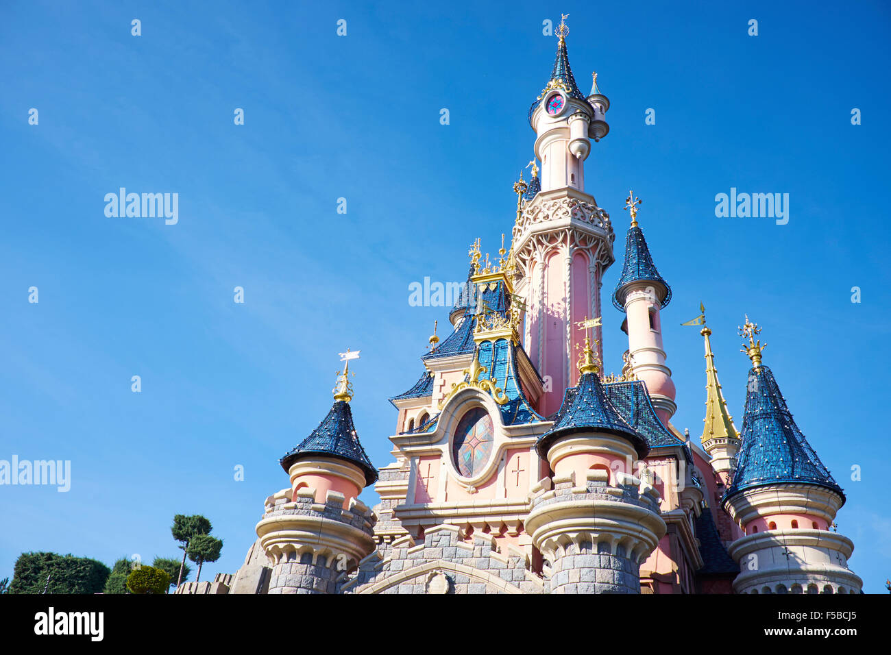 Sleeping Beauty Castle im Fantasyland Disneyland Paris Marne-la-Vallée Chessy Frankreich Stockfoto