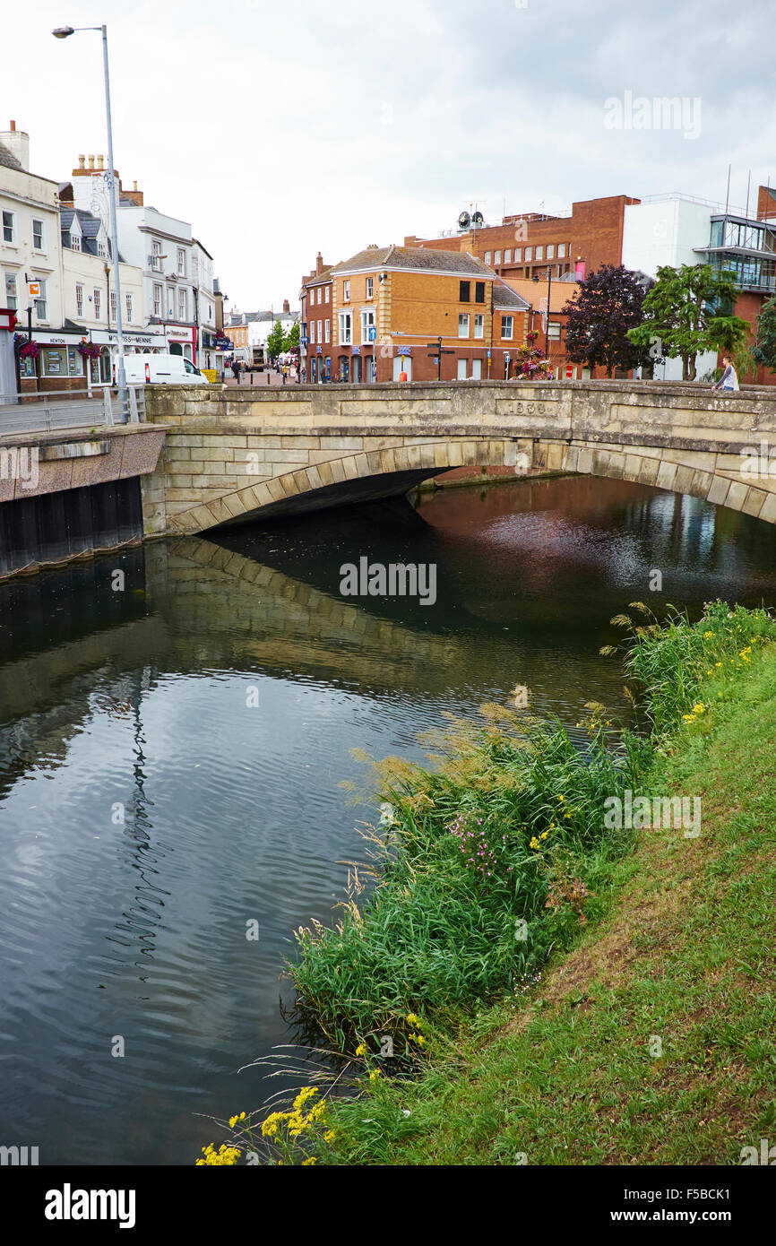Hohe Brücke über den Fluss Welland, eines der sieben Brücken über den Fluss In Spalding Lincolnshire UK Stockfoto