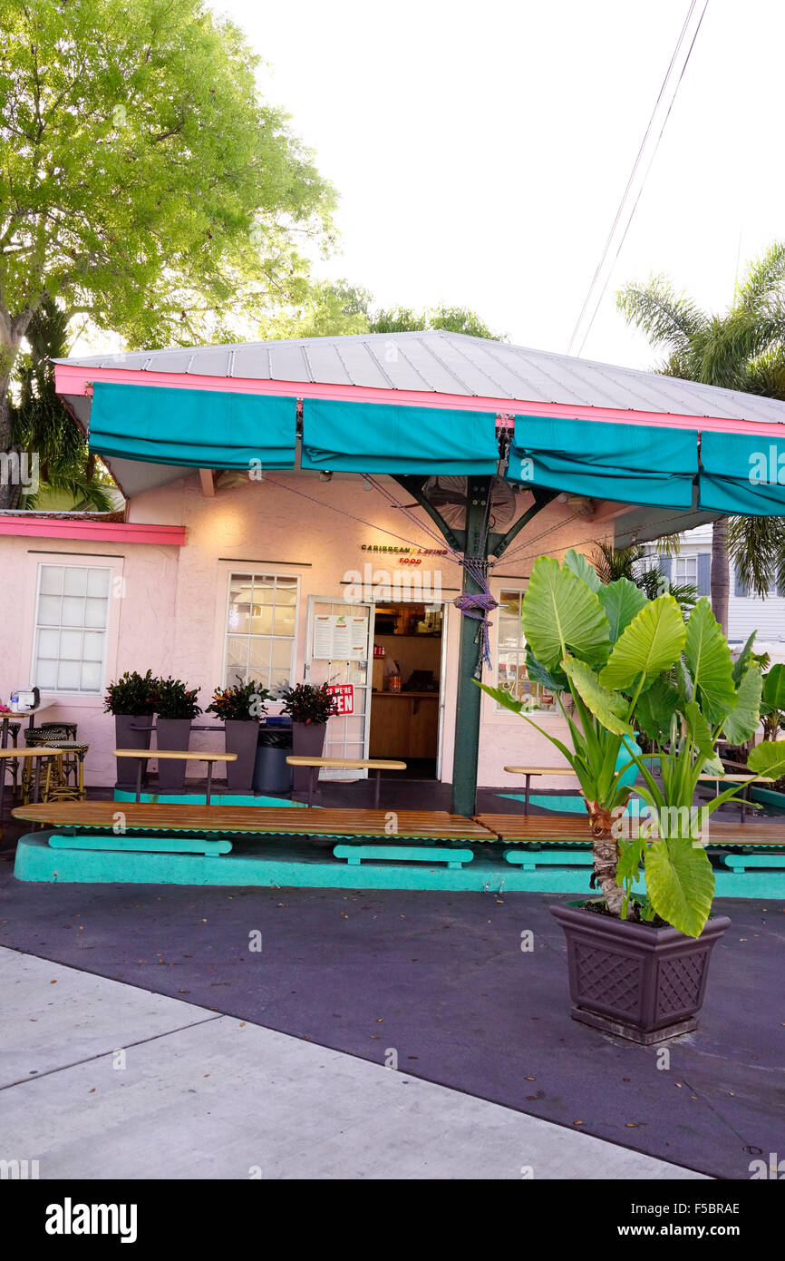 Bien-Karibik / Latino Restaurant, Key West Florida USA tolles Essen von einem Gebäudekomplexen Tankstelle Stockfoto