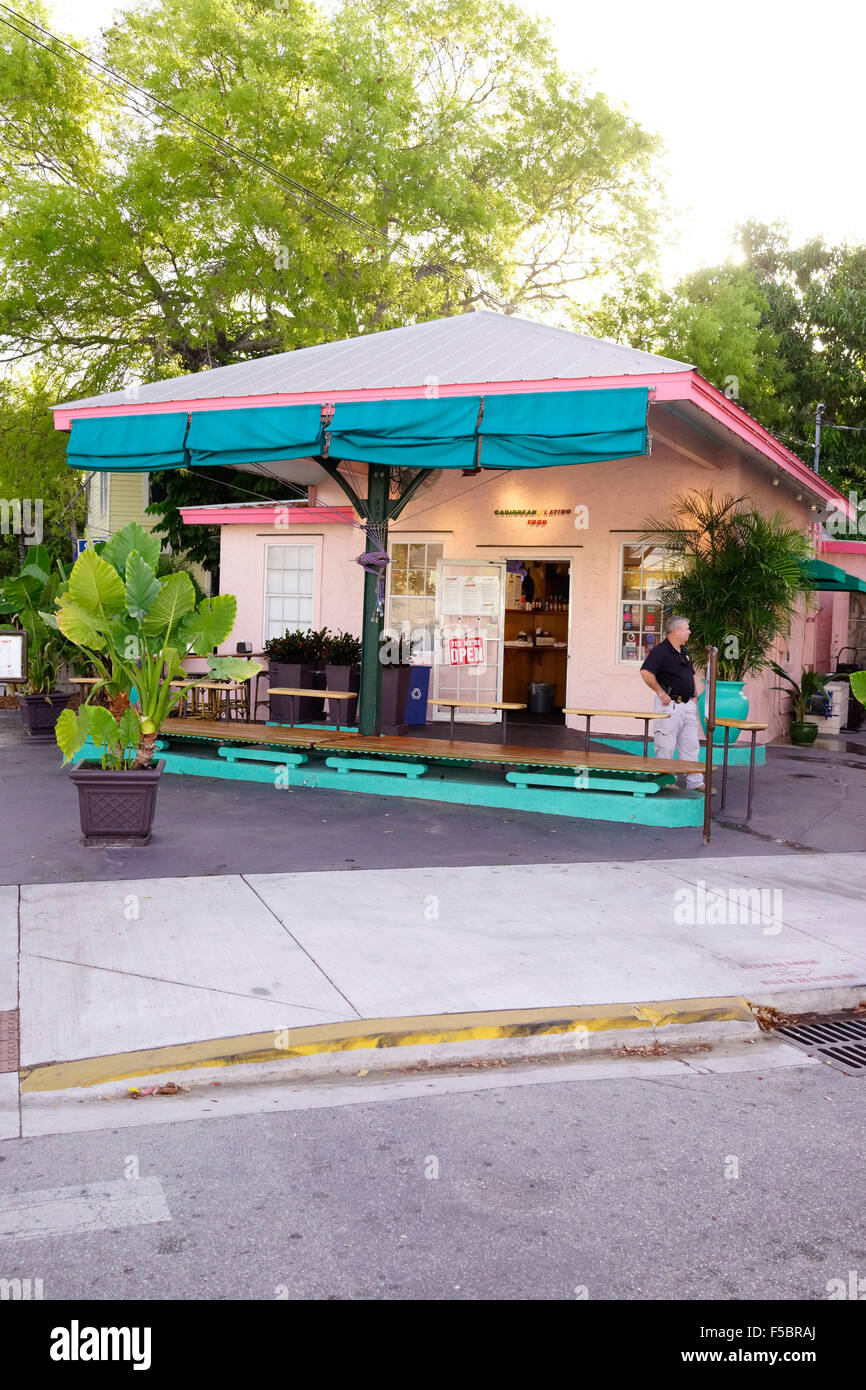 Bien-Karibik / Latino Restaurant, Key West Florida USA tolles Essen von einem Gebäudekomplexen Tankstelle Stockfoto