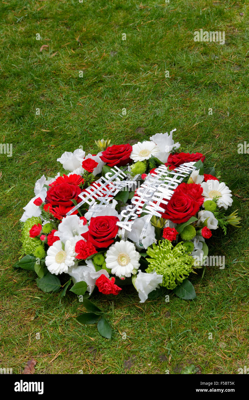 Britische italienischen Verein Wimbledon Kranz an der 2015 italienischen Gedenkgottesdienst für den Krieg tot in der italienischen Grundstück in Brookwood Militärfriedhof, UK Stockfoto