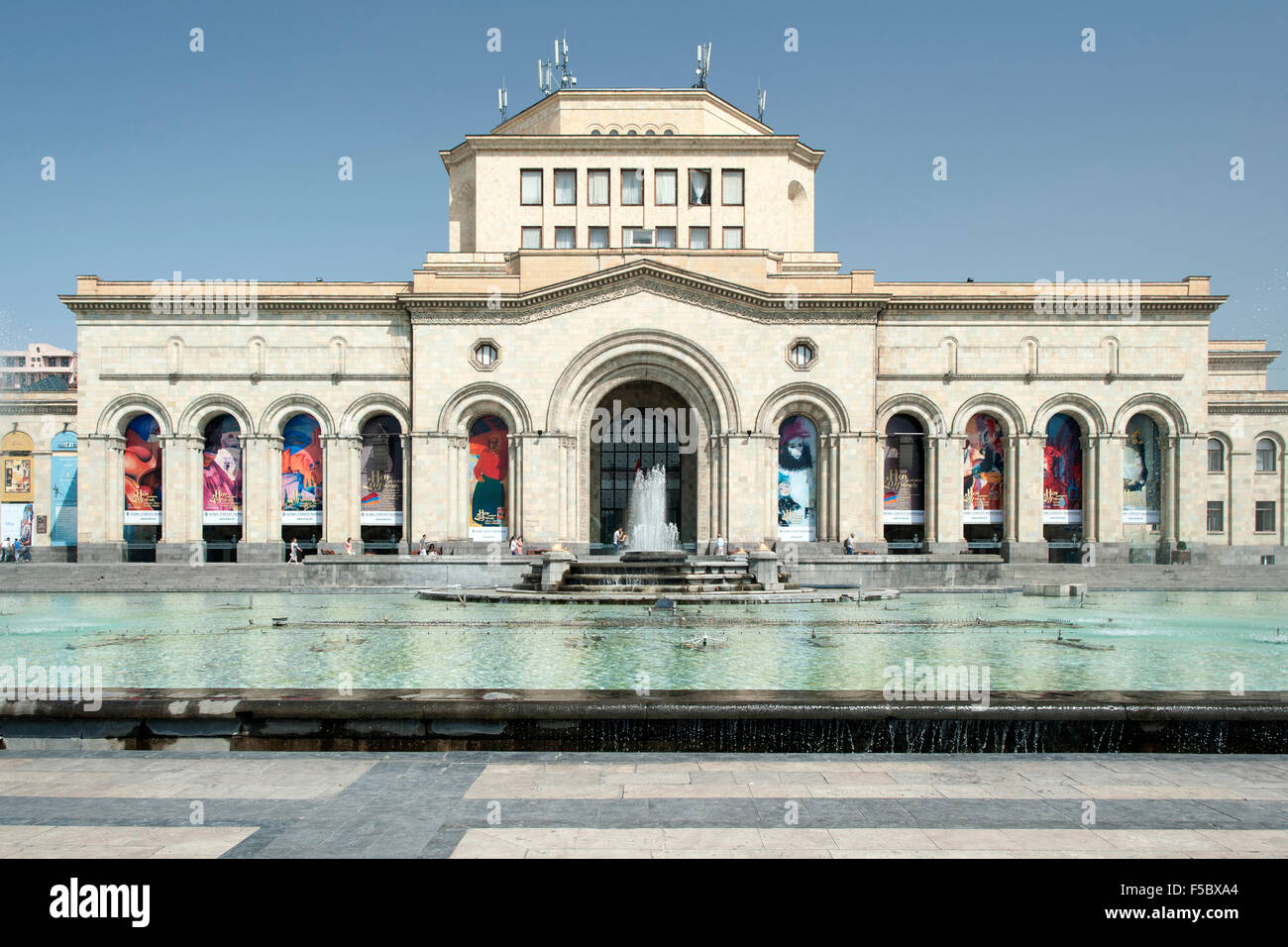 Die National Art Gallery und Geschichte Museum am Platz der Republik in der armenischen Hauptstadt Eriwan. Stockfoto