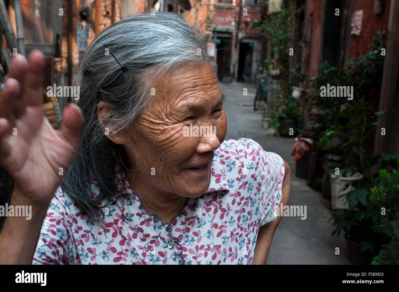 China Menschen Shanghai Geschäfte Stall Street Altstadt. Die Altstadt von Shanghai, Shanghai Lăo Chéngxiāng, früher auch bekannt als die Stockfoto