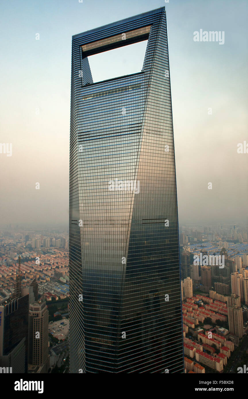 Das Shanghai World Financial Center, Shanghai, China. Das Shanghai World Financial Center ist SWFC ein superhohe Wolkenkratzer finden Stockfoto