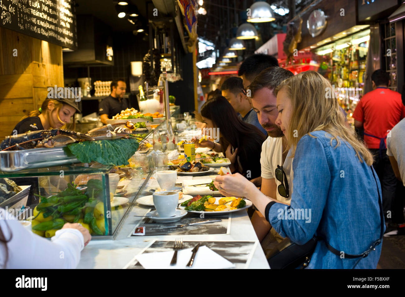 TapasBar in La Boqueria Markt Barcelona Katalonien Spanien ES