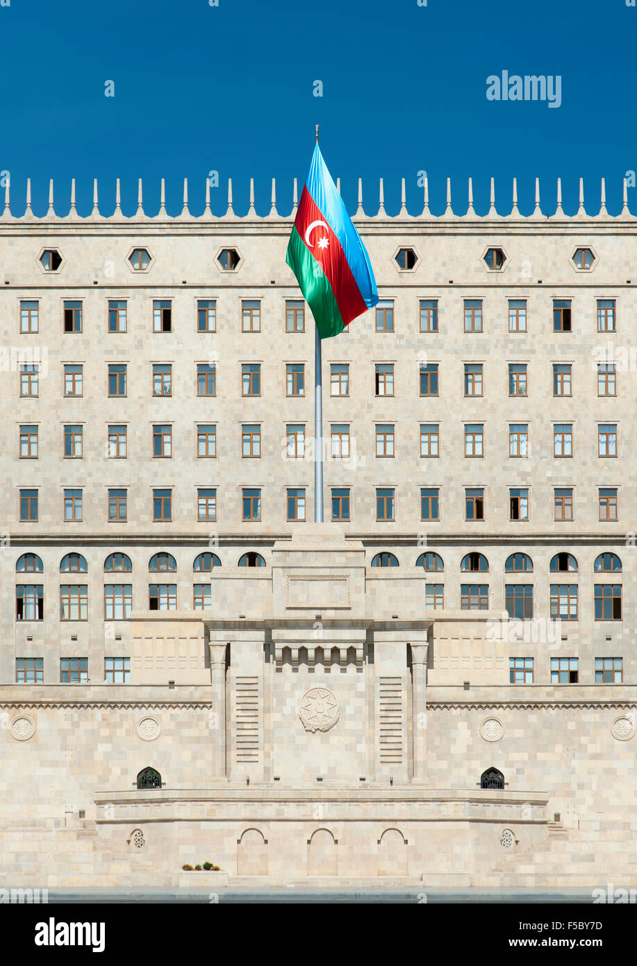 Das Regierungsgebäude bauen auf der Neftcilar Avenue in Baku, der Hauptstadt Aserbaidschans. Stockfoto
