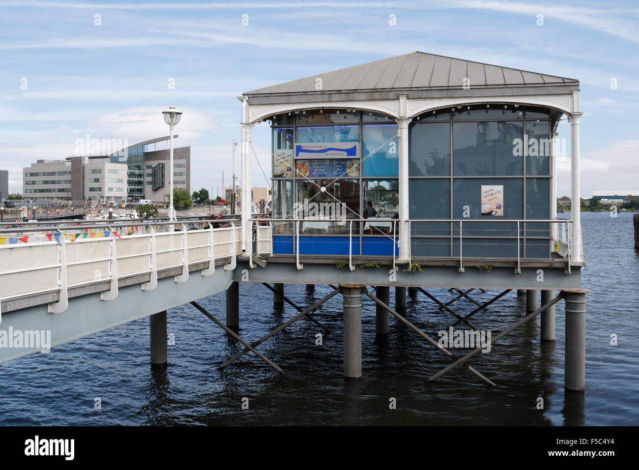 Der Bosporus Restaurant Pier in Cardiff Bay Stockfoto