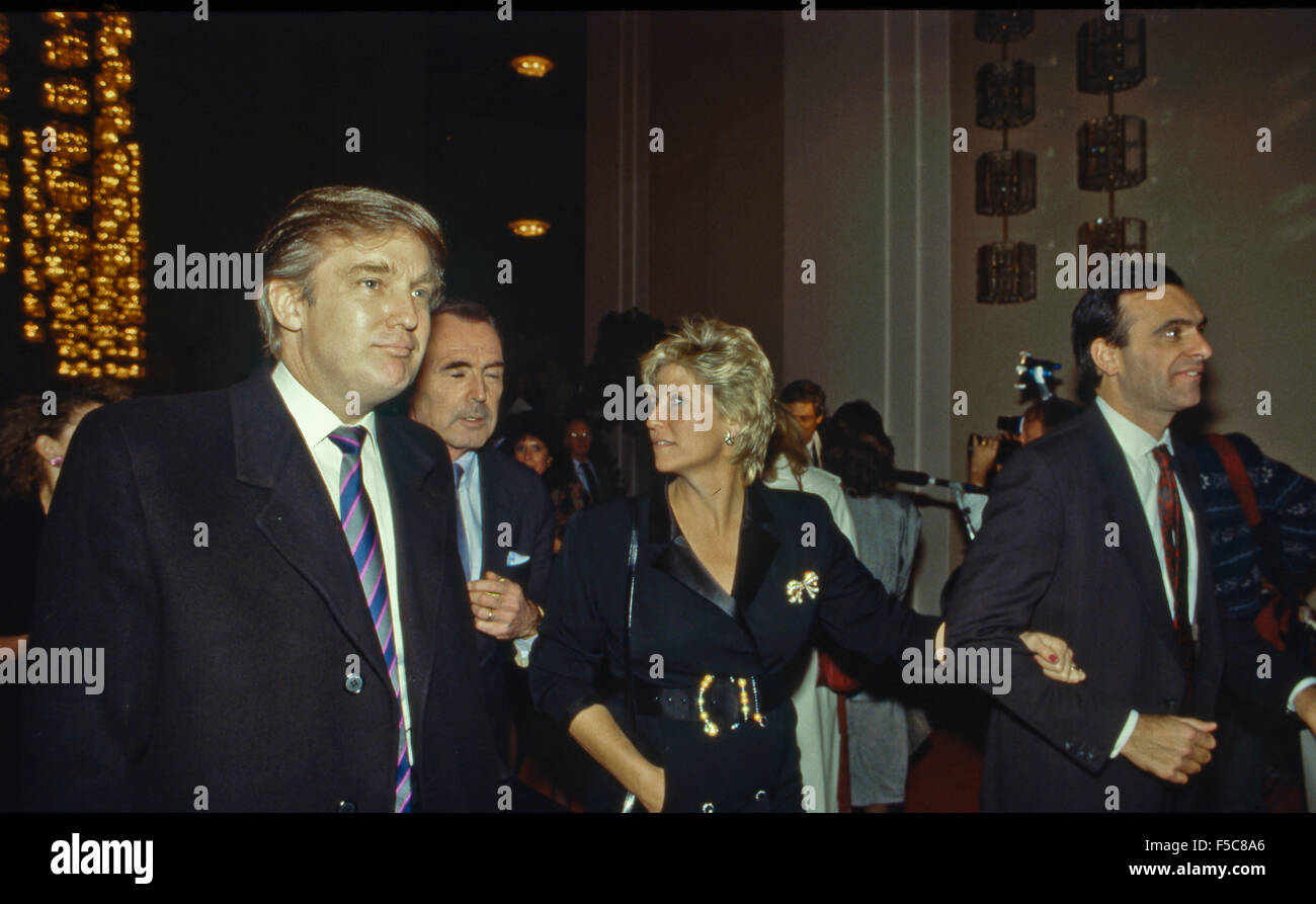 Washington, DC. 06.12.1988 kommt Donald Trump im Kennedy Center, die jährliche Kennedy Center Awards-Show an.  Bildnachweis: Mark Reinstein Stockfoto