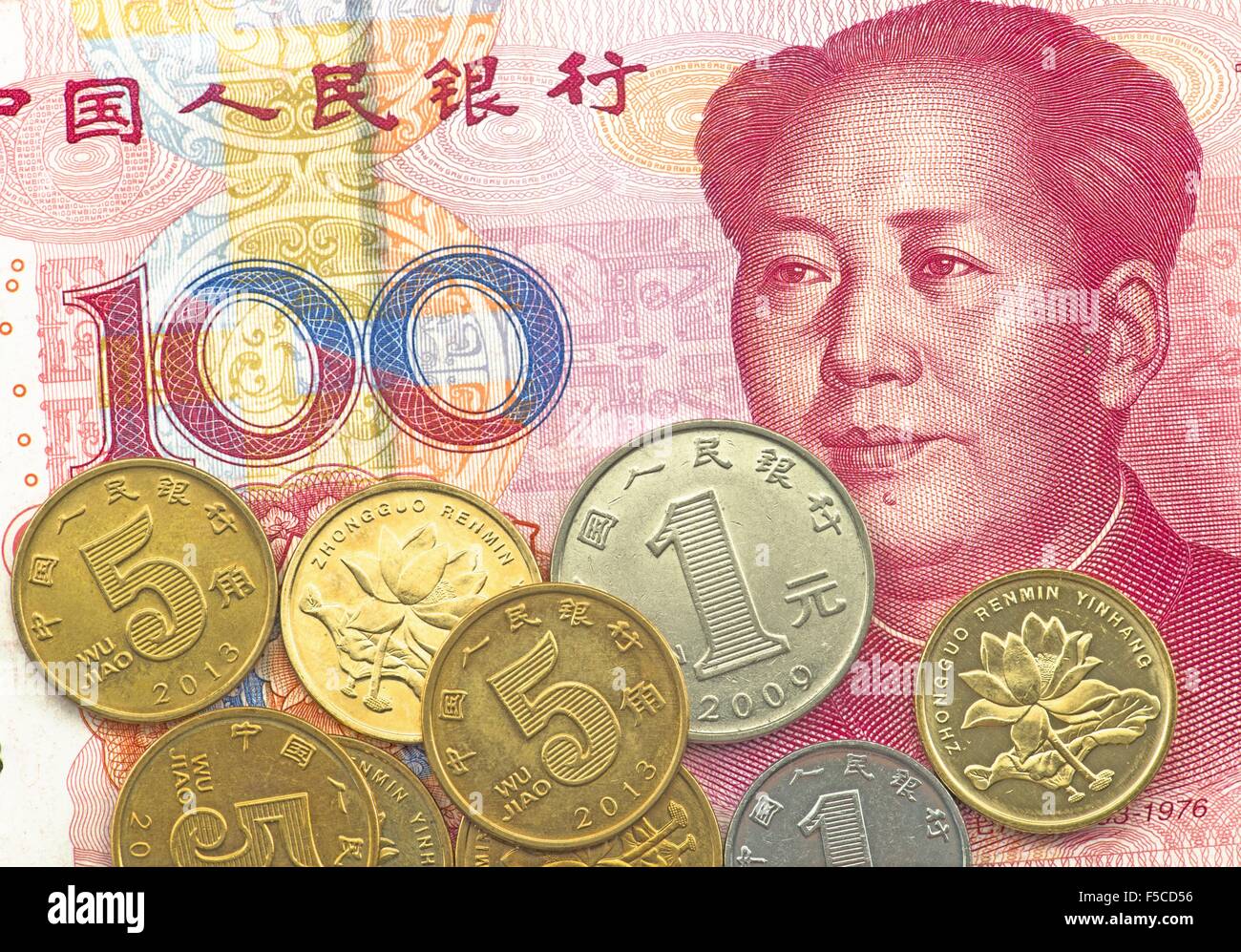 Chinesisches Geld 100 Banknoten und Münzen Stockfoto