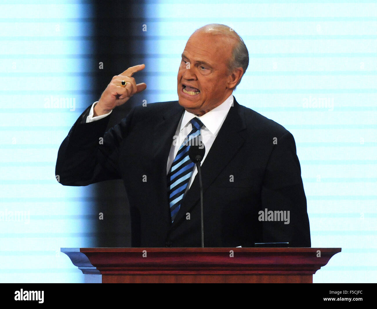 In dieser Datei Foto spricht ehemalige US-Senator Fred Thompson (Republikanische von Tennessee) für die Kandidatur von US-Senator John McCain (Republikaner von Arizona) bei der 2008 Republican National Convention in St. Paul, Minnesota auf Dienstag, 2. September 2008. Thompsons Familie kündigte an, er verstarb am Sonntag, 1. November 2015 im Alter von 73 in Nashville, Tennessee nach einer Wiederholung des Lymphoms. Bildnachweis: Ron Sachs/CNP (Einschränkung: NO New York oder New Jersey Zeitungen oder Zeitschriften in einem Umkreis von 75 Meilen von New York City) - NO-Draht-Dienst - Stockfoto