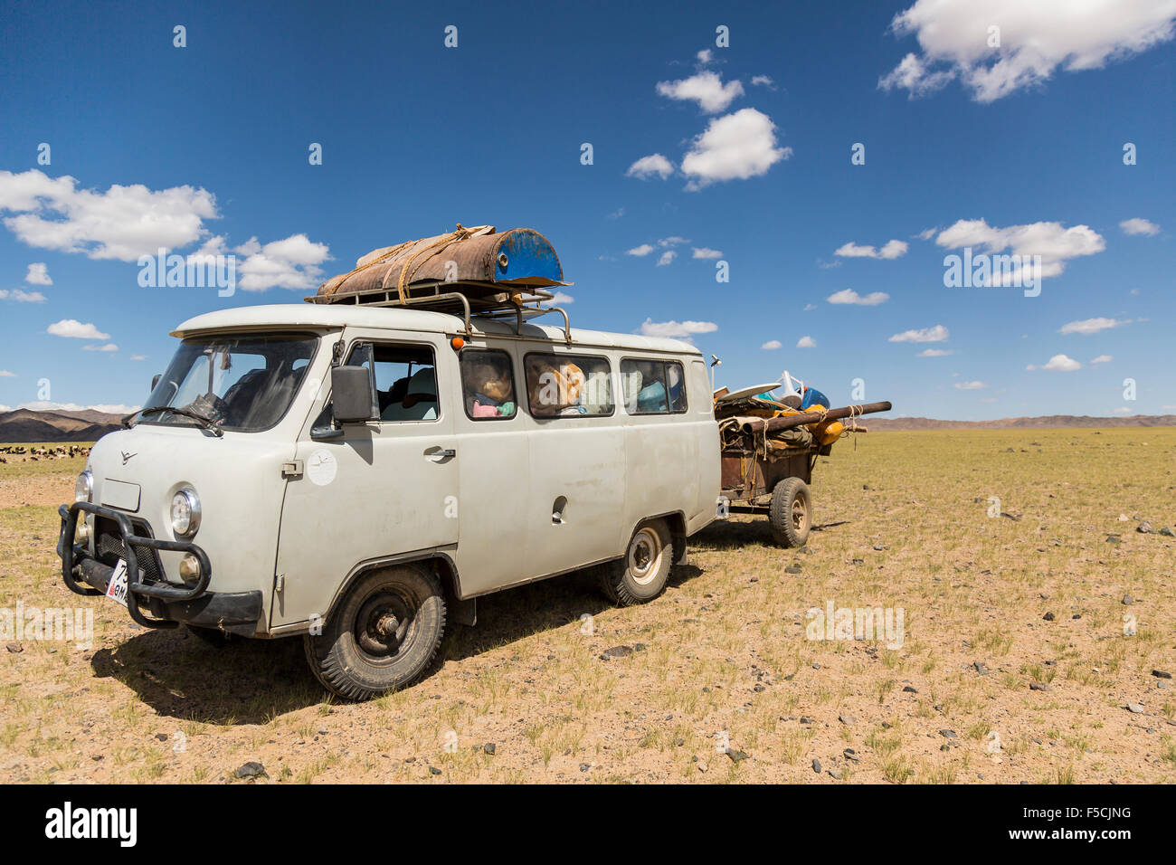 Mongolische Nomaden-Familie Weg Stockfoto