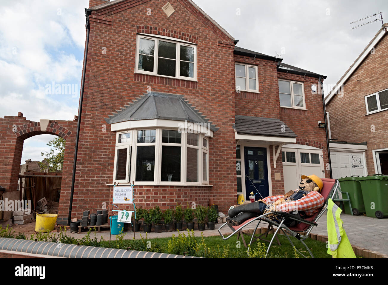 Pattingham Scarecrow Festival Staffordshire 2015 der Baumeister Stockfoto