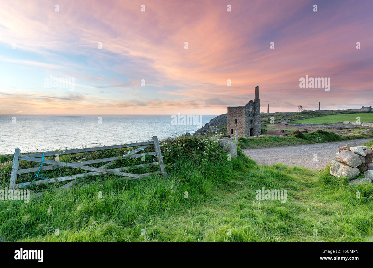 Wheal Owles Zinnmine in Botallack an der Küste von Cornwall Stockfoto