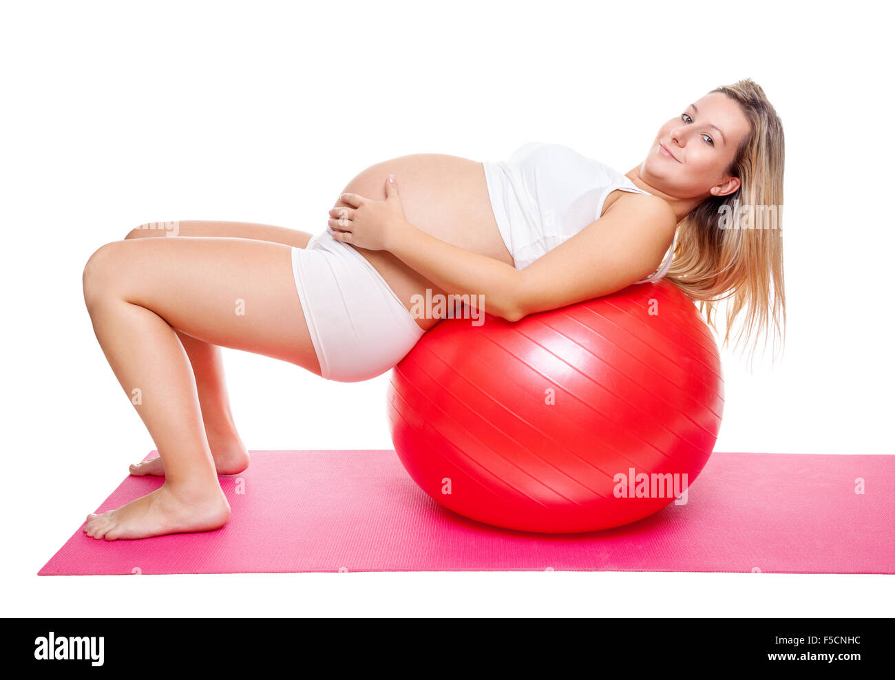 Arbeiten mit Fitness-Ball während der Schwangerschaft Stockfoto