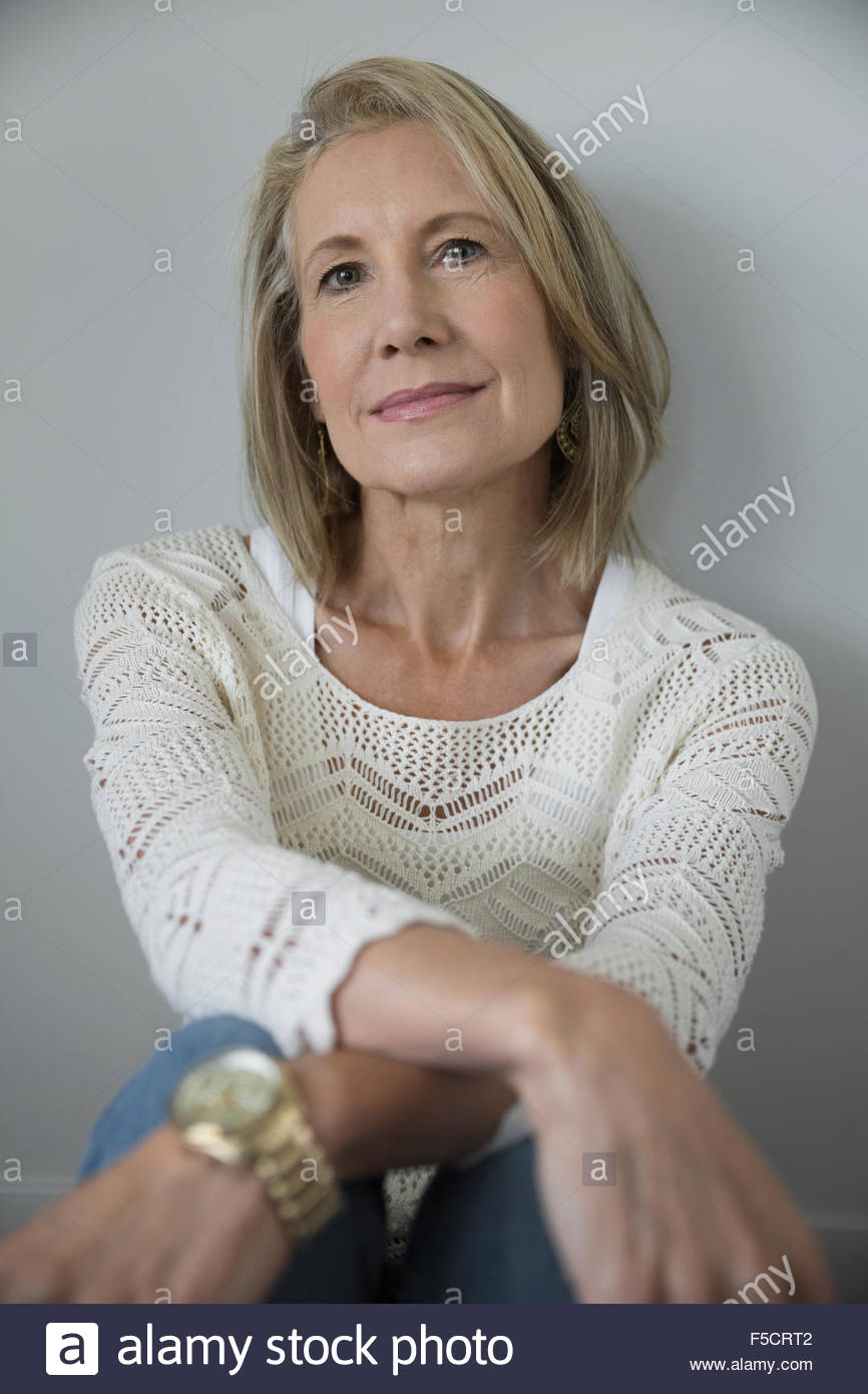 Selbstbewusste ältere Frau Porträt Stockfoto