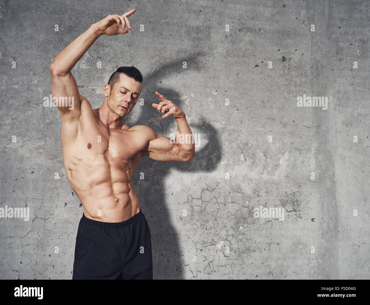Fitness Model Posing Bauchmuskulatur Fitness Concept Professionel Männlich Fitness Model Kopieren Raum Stockfotografie Alamy