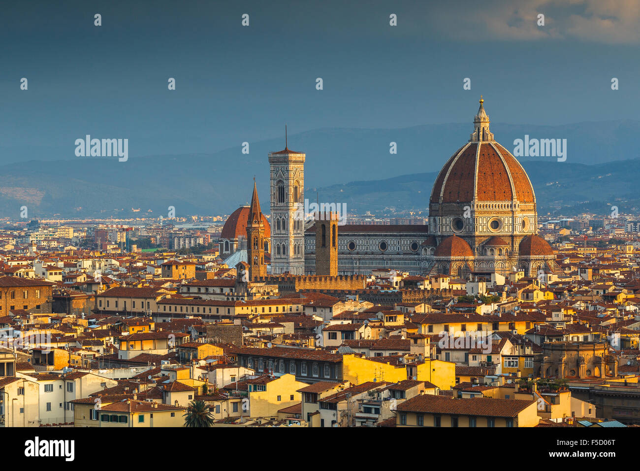 Santa Maria del Fiore Kathedrale bei Sonnenaufgang vom Piazzale Michelangelo, Florenz, Toskana, Italien. Stockfoto