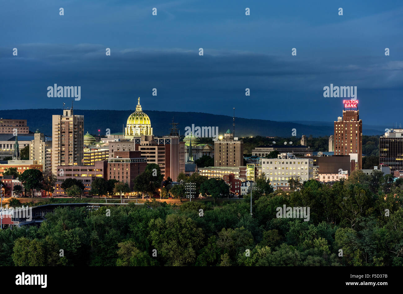 City Skyline bei Nacht, Harrisburg, Pennsylvania, USA Stockfoto