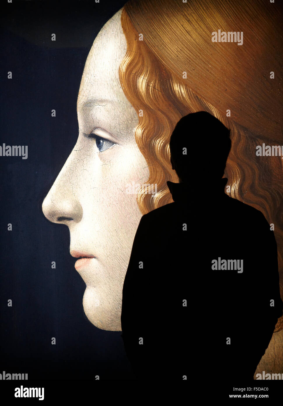 Mann Schatten Figur eines weiblichen Kopfes auf der Suche Stockfoto