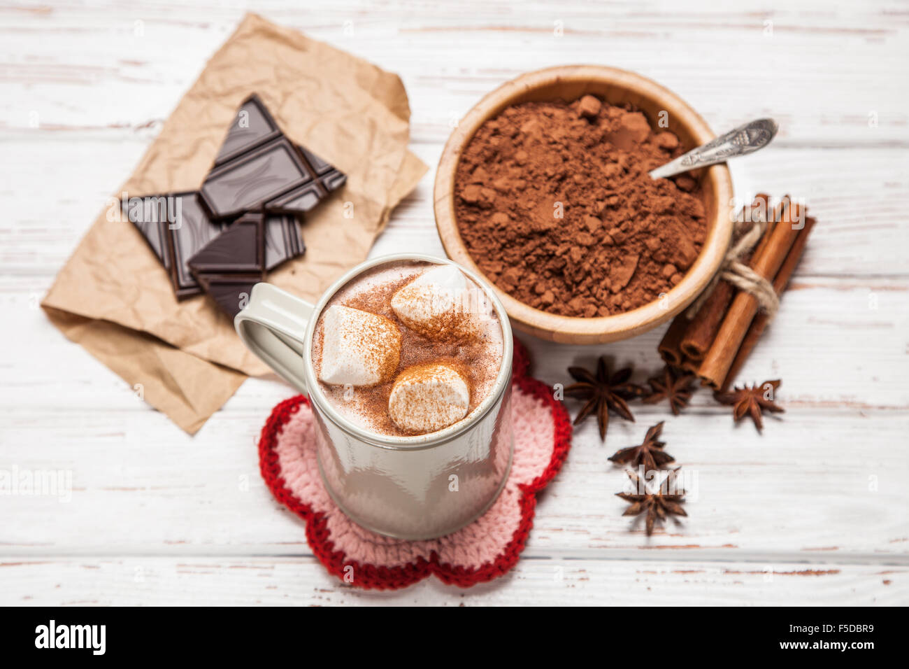 Kakaogetränk mit marshmallows Stockfoto