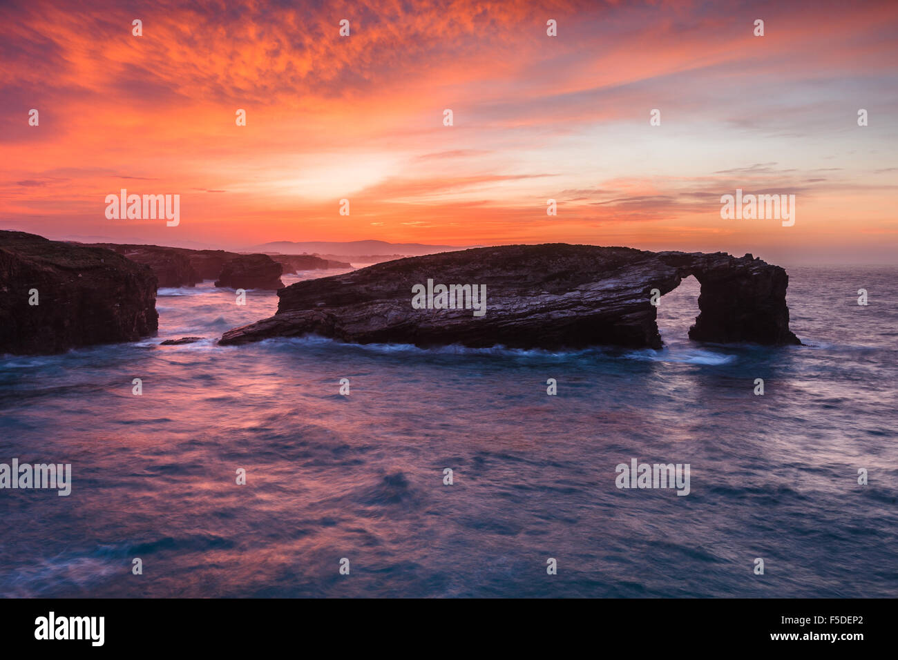 "Als Catedrais'/'las Catedrales' Strand bei Sonnenuntergang, in A Coruña, Lugo. Galizien, Spanien. Stockfoto