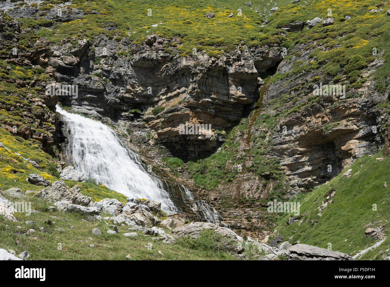 Cascada de Cola de Caballo, Ordesa y Monte Perdido Nationalpark, Pyrenäen, Spanien. Stockfoto