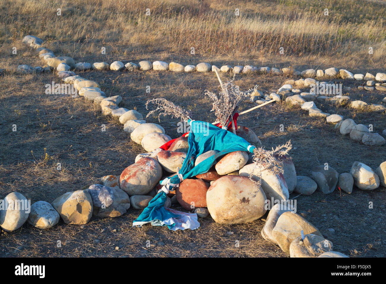 Siksikaitsitapi Rad offering site, ein Felskreis, der von der Bluttribe geschaffen wurde, um alle vier Mitgliedsstämme in einem Stadtpark zu repräsentieren Stockfoto