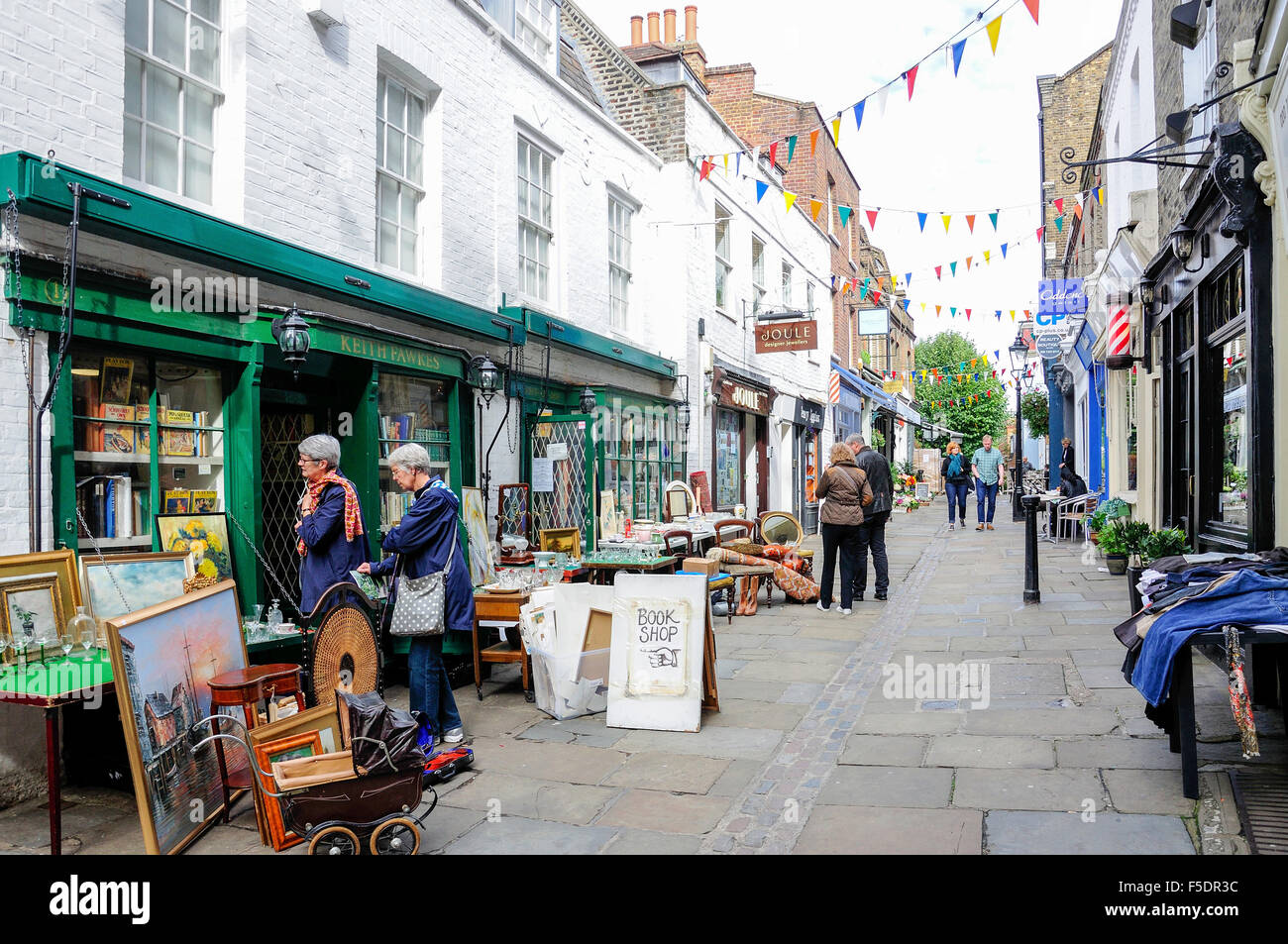 Antiquitätenläden, Flask Walk, Hampstead, London Borough of Camden, Greater London, England, Vereinigtes Königreich Stockfoto