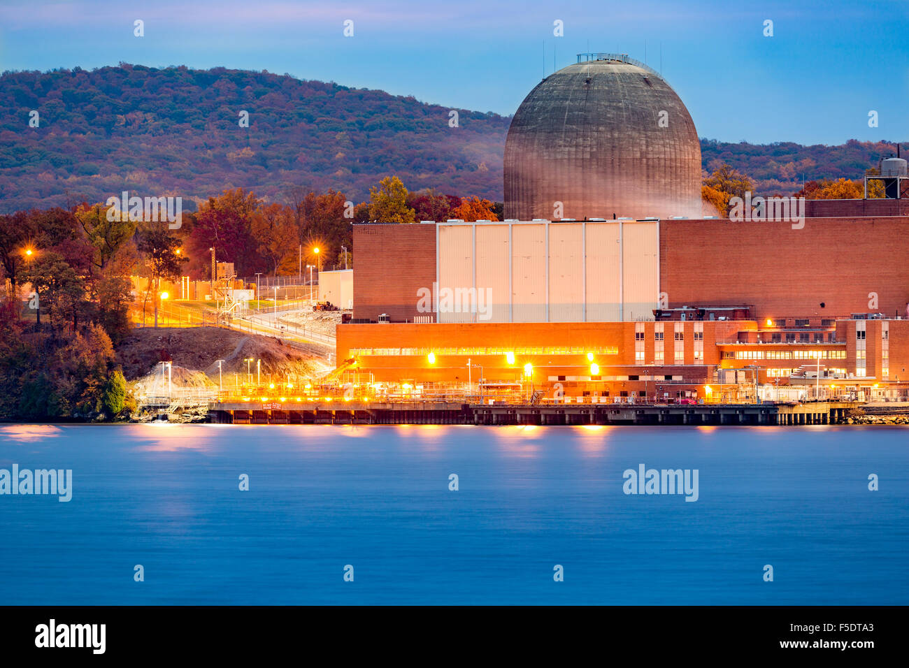 Kernreaktor auf dem Hudson River, nördlich von New York City Stockfoto